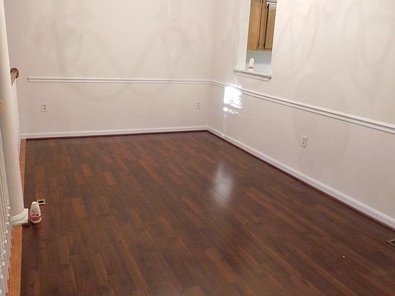 4th image of 215 Park Brook Ct