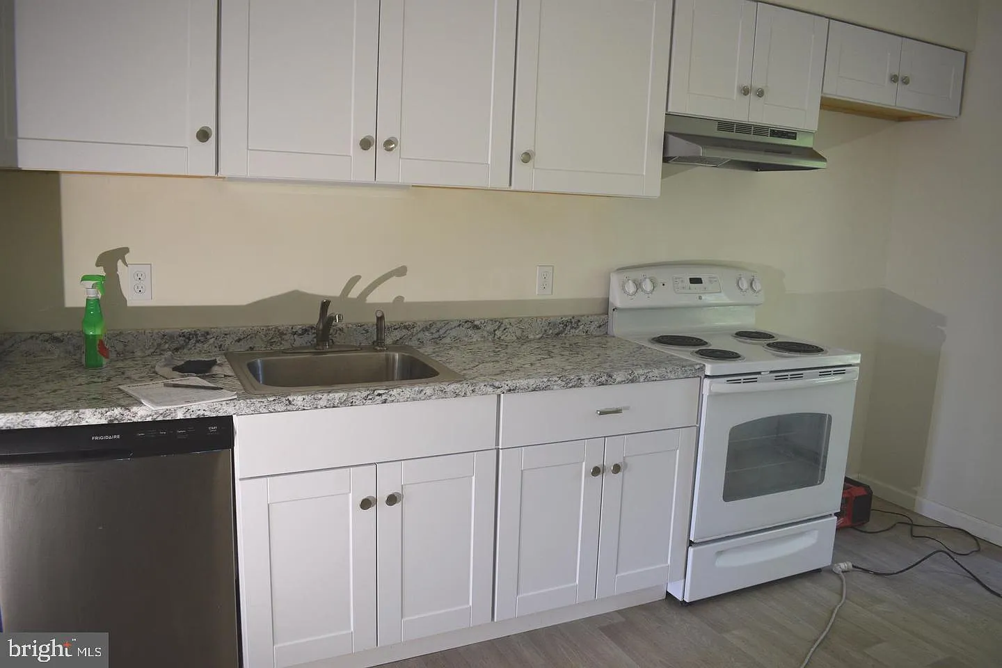 2 bed, 1.0 bath, 720 sqft, $1,475 — Photo 3