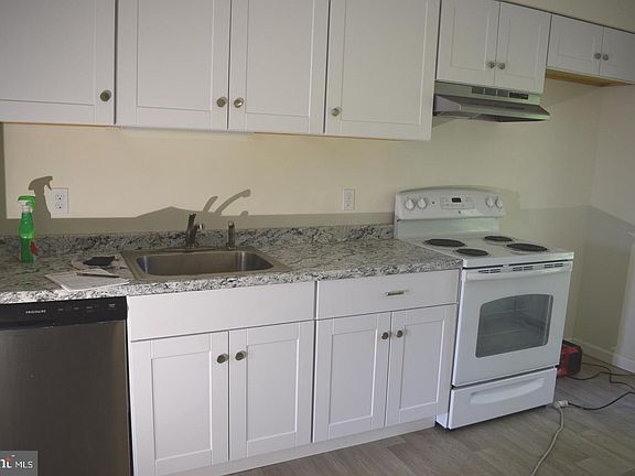 3rd image of 2101 Hill Rd #39