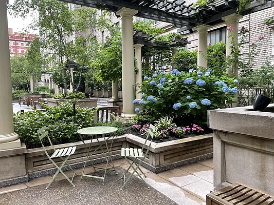 Rented by Coldwell Banker Warburg | media 6