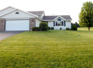 1205 Edgerow Ln, Rockford, IL 61102