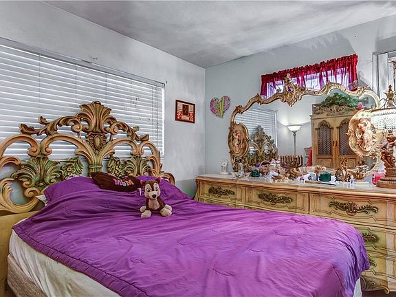 4th image of 2825 Grove Dr