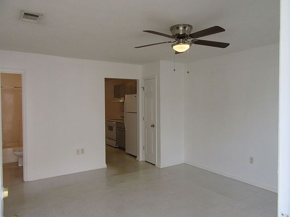 3rd image of 5501 Hilltop Ave