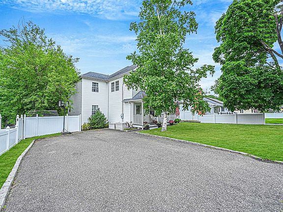2nd image of 27 Woodcrest Dr