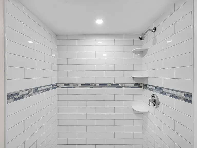 465 E 8th St #1 — Photo 5