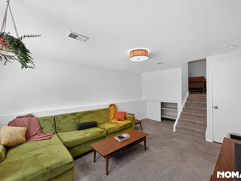 15652 E Jefferson Ave — Photo 9