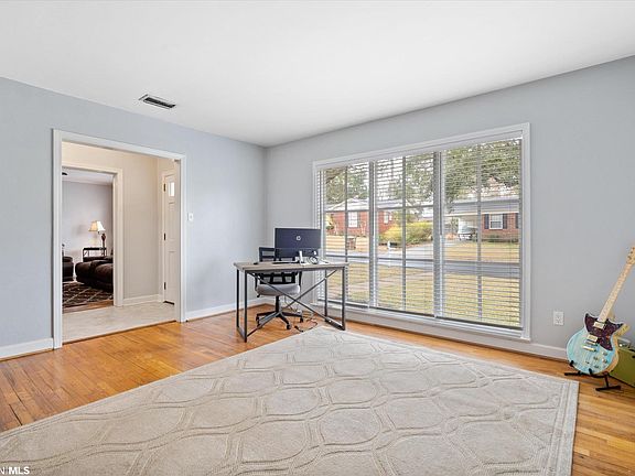 4th image of 2761 Kreitner St