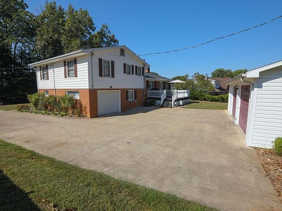 5th image of 306 Oak Ln