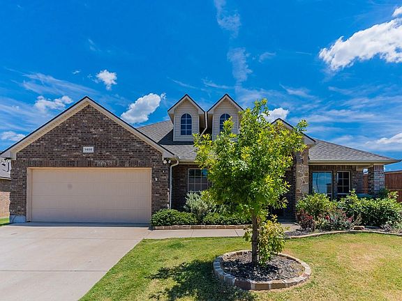 2nd image of 1400 Deer Hollow Dr