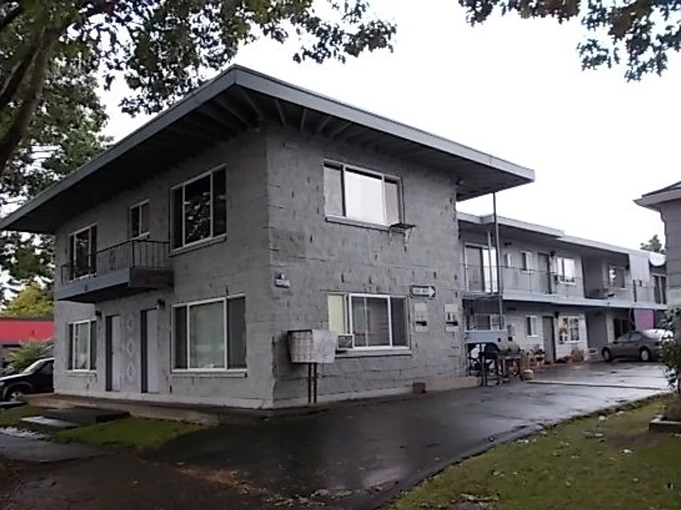 1445 W 6th Ave