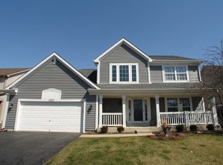 1423 Burnett Dr, Aurora, IL 60502