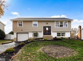 16 Cobblestone Rd, Cherry Hill, NJ 08003