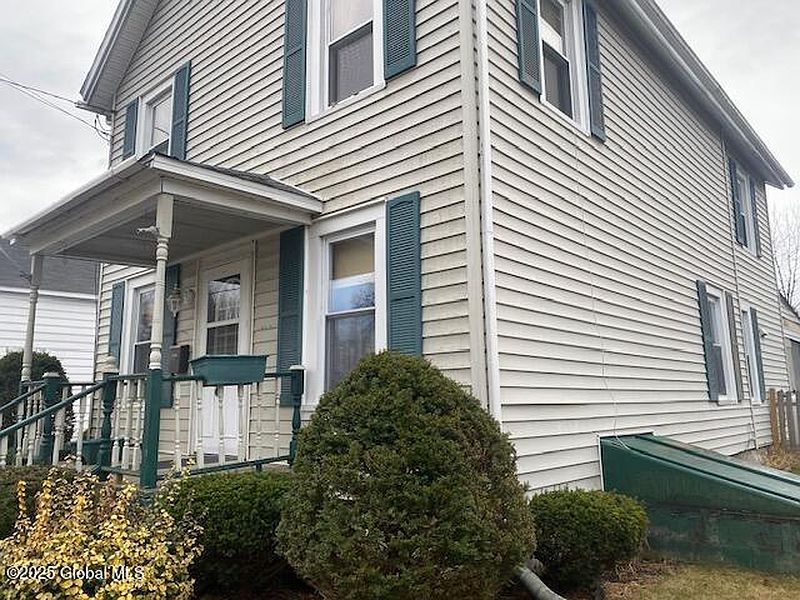 3rd image of 8 Carey Avenue