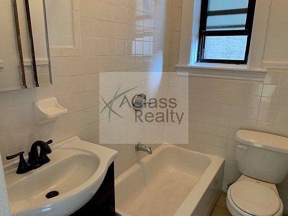 3rd image of 2538 43rd St APT B4