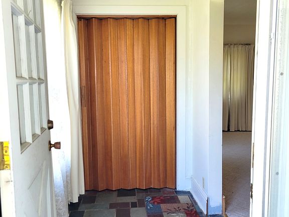 5th image of 411 39th St