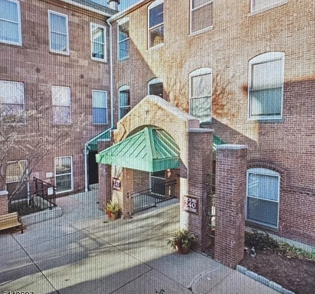240 Main St — Photo 7