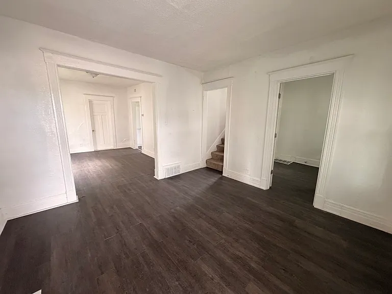 1821 Ridgewood Ave — Photo 3