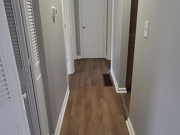 3rd image of 1921 Greenleaf Dr
