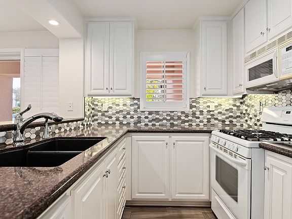 2nd image of 407 Por La Mar Cir
