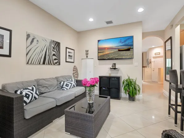 201 Lake Monterey Circle, Boynton Beach, FL 33426