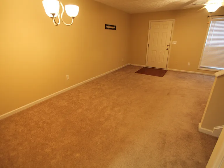 2123 Cobblestone Dr — Photo 3