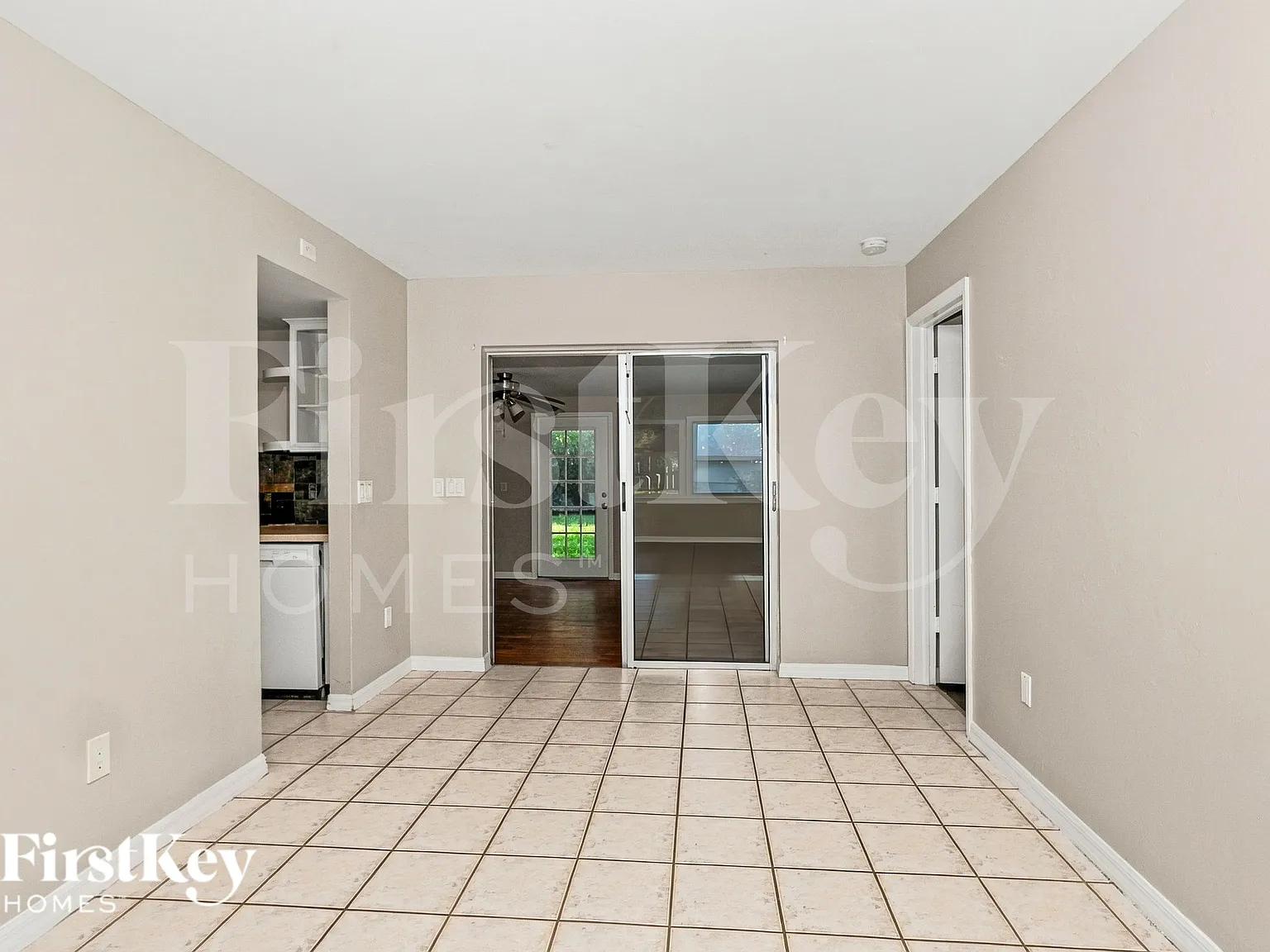 4 bed, 2.0 bath, 1889 sqft, $2,670 — Photo 3