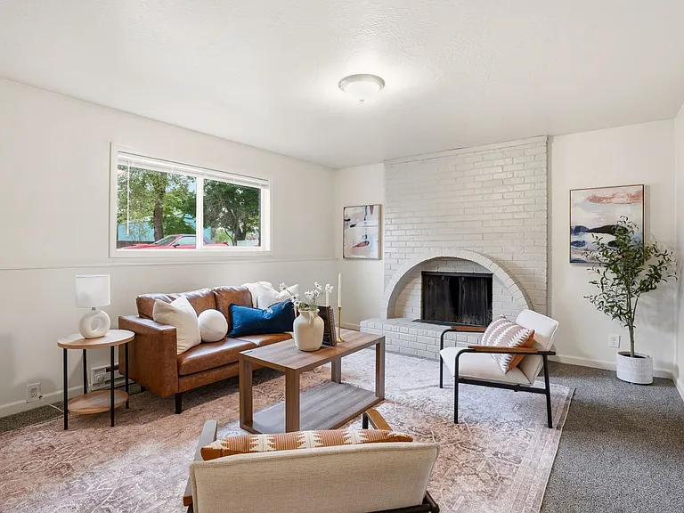 3010 N Willow Rd — Photo 3