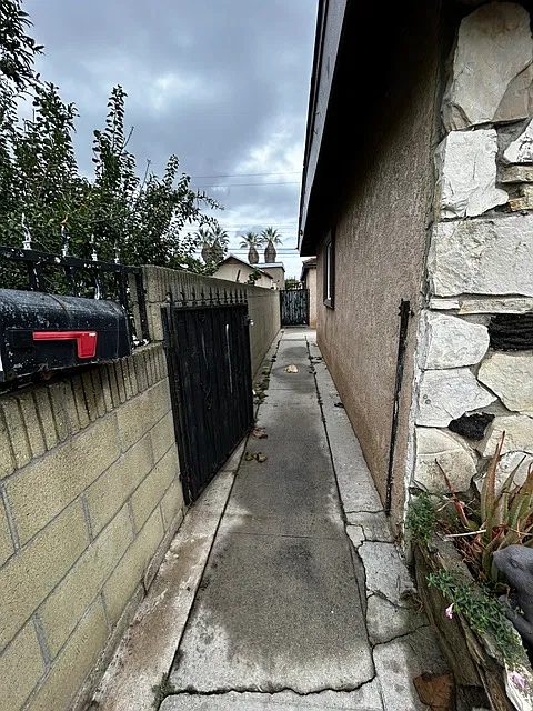 2 bed, 1986 sqft, $1,875 — Photo 2
