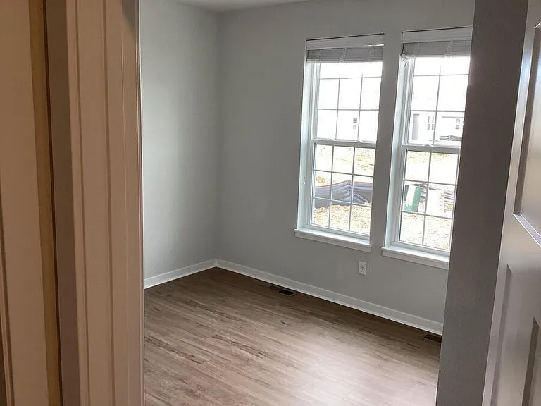 N161W21803 Daisy Dr — Photo 14