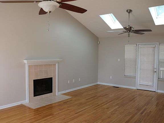 4th image of 1304 Woodridge Dr