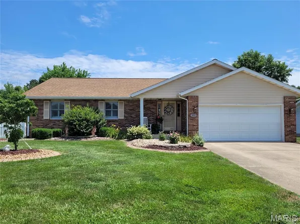 951 Albers Ln, Bethalto, IL 62010