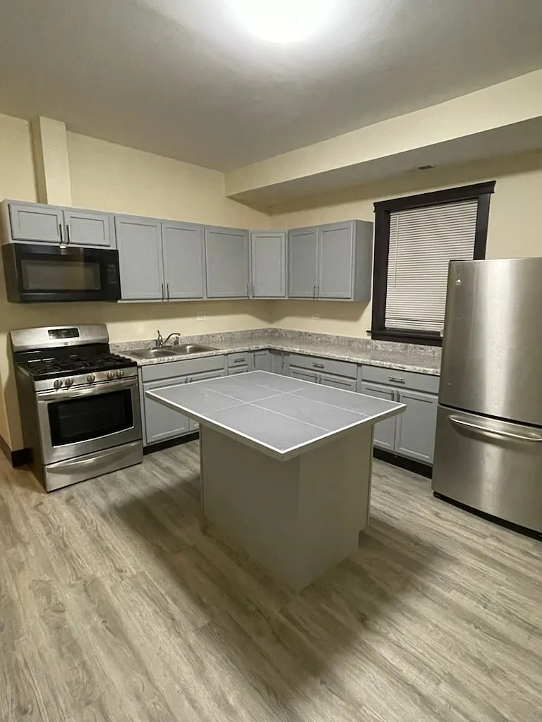 8303 S Brandon Ave — Photo 1