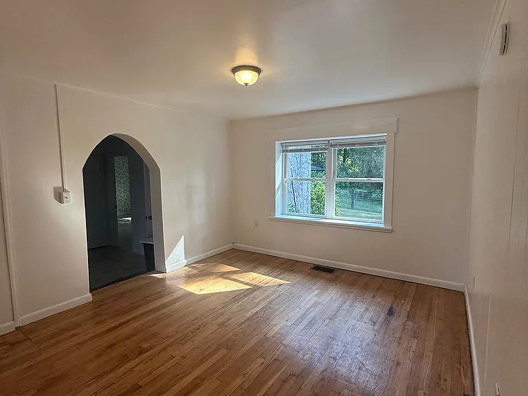 413 Goat Hill Rd — Photo 6