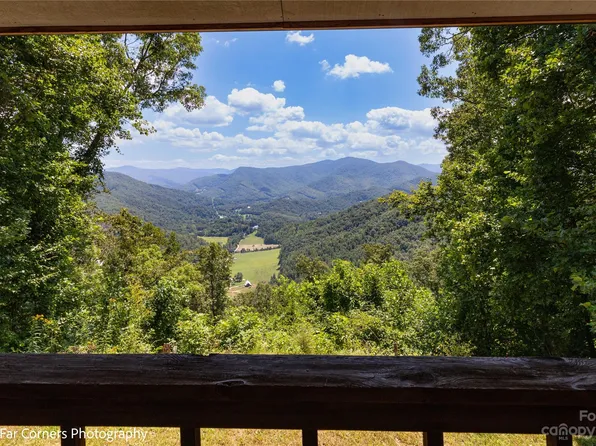 877 Black Mountain Rd, Cullowhee, NC 28723