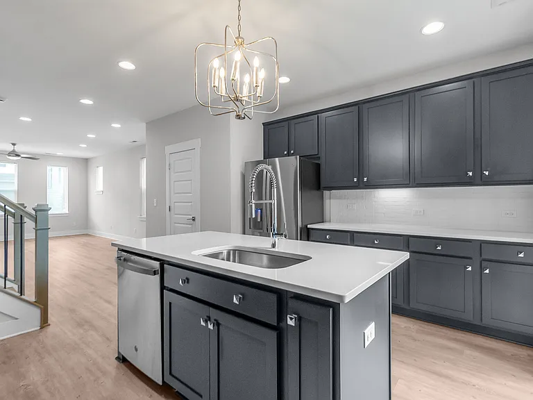 570 W End Dr — Photo 22