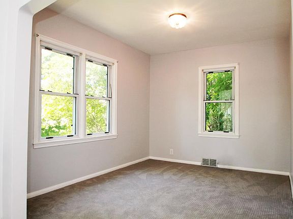 3rd image of 3009 Polk St NE
