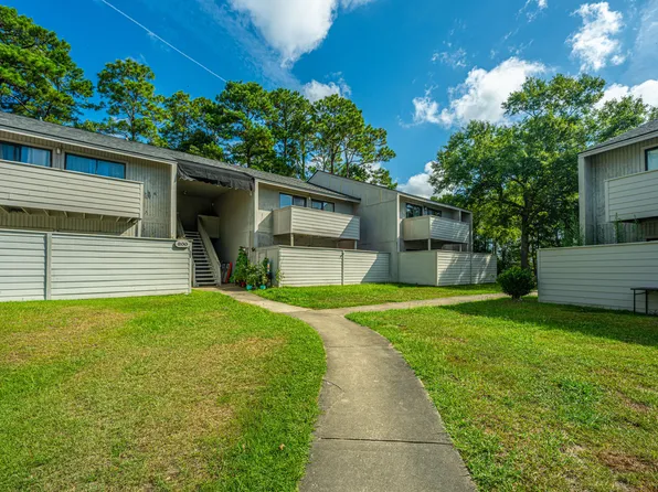 202 Greencastle Dr, Goose Creek, SC 29445