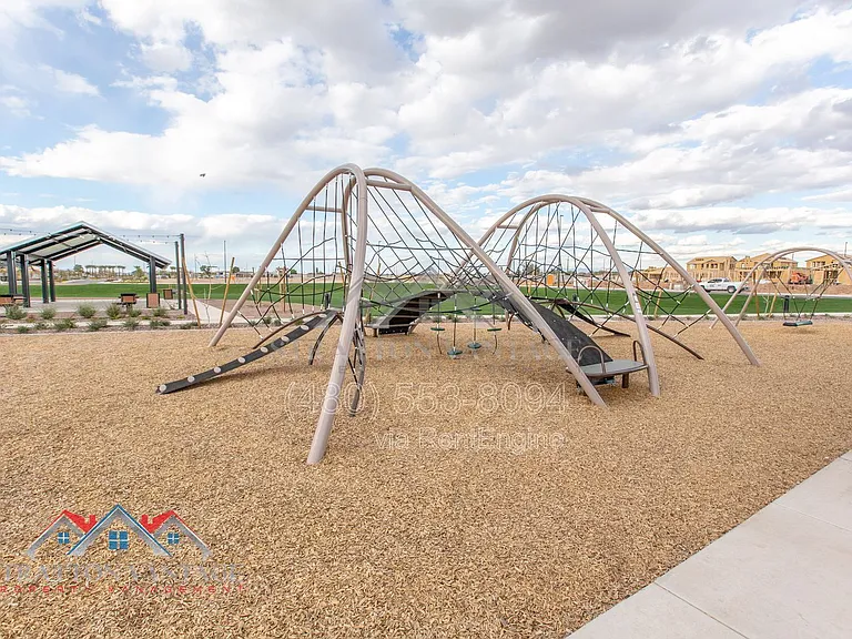 2304 E Kelly Dr — Photo 43