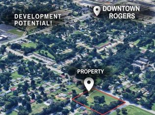 1209 W Olive St, Rogers, AR 72756