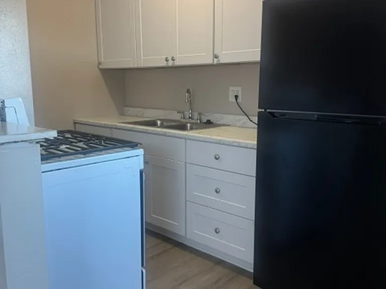 Marine Bay Apartments — Photo 17