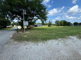 S Grand St, Grove, OK 74344