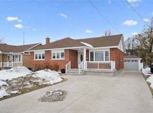 390 Dumfries Ave, Kitchener, ON N2H 2G1