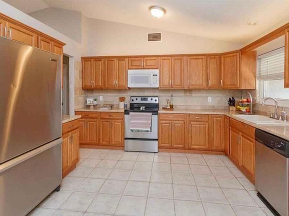 3rd image of 4842 Stahl Ct