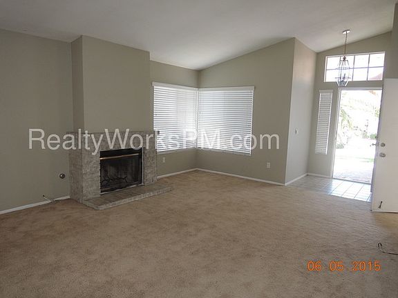 4th image of 27992 Doreen Dr
