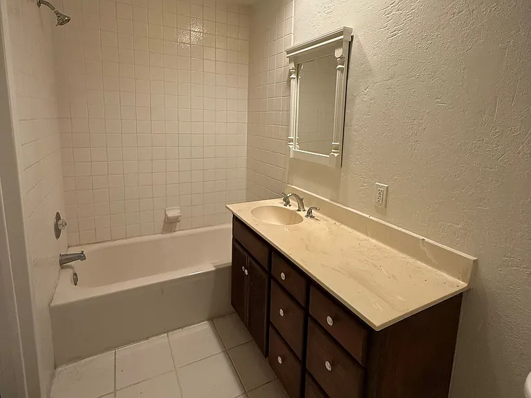 1815 N Westwood Ave — Photo 6
