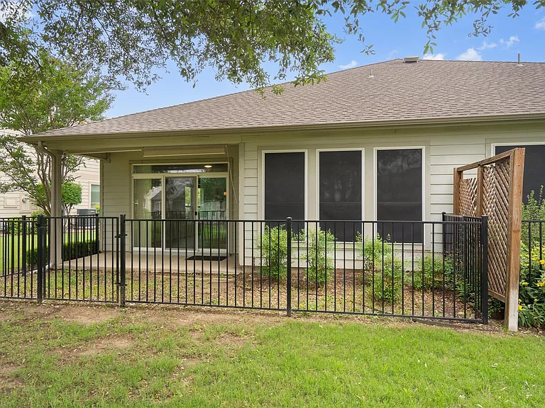 330 Portsmouth Dr — Photo 39