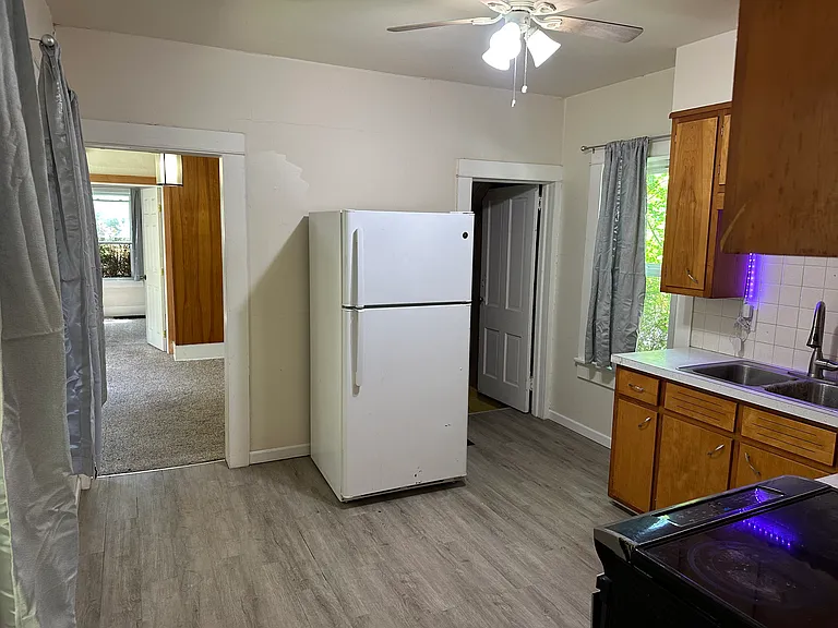 353 Harris St — Photo 16