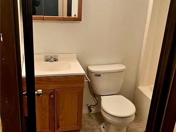 5th image of 405 W Weller St