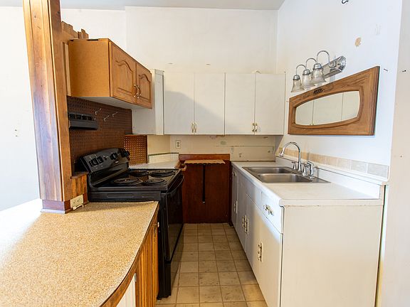 4th image of 141 E 200 S