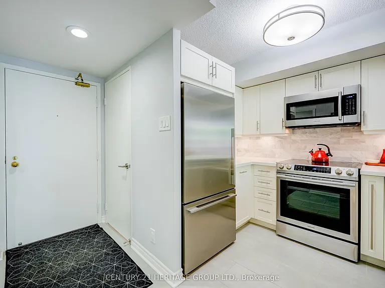 92 King St E #207 — Photo 7